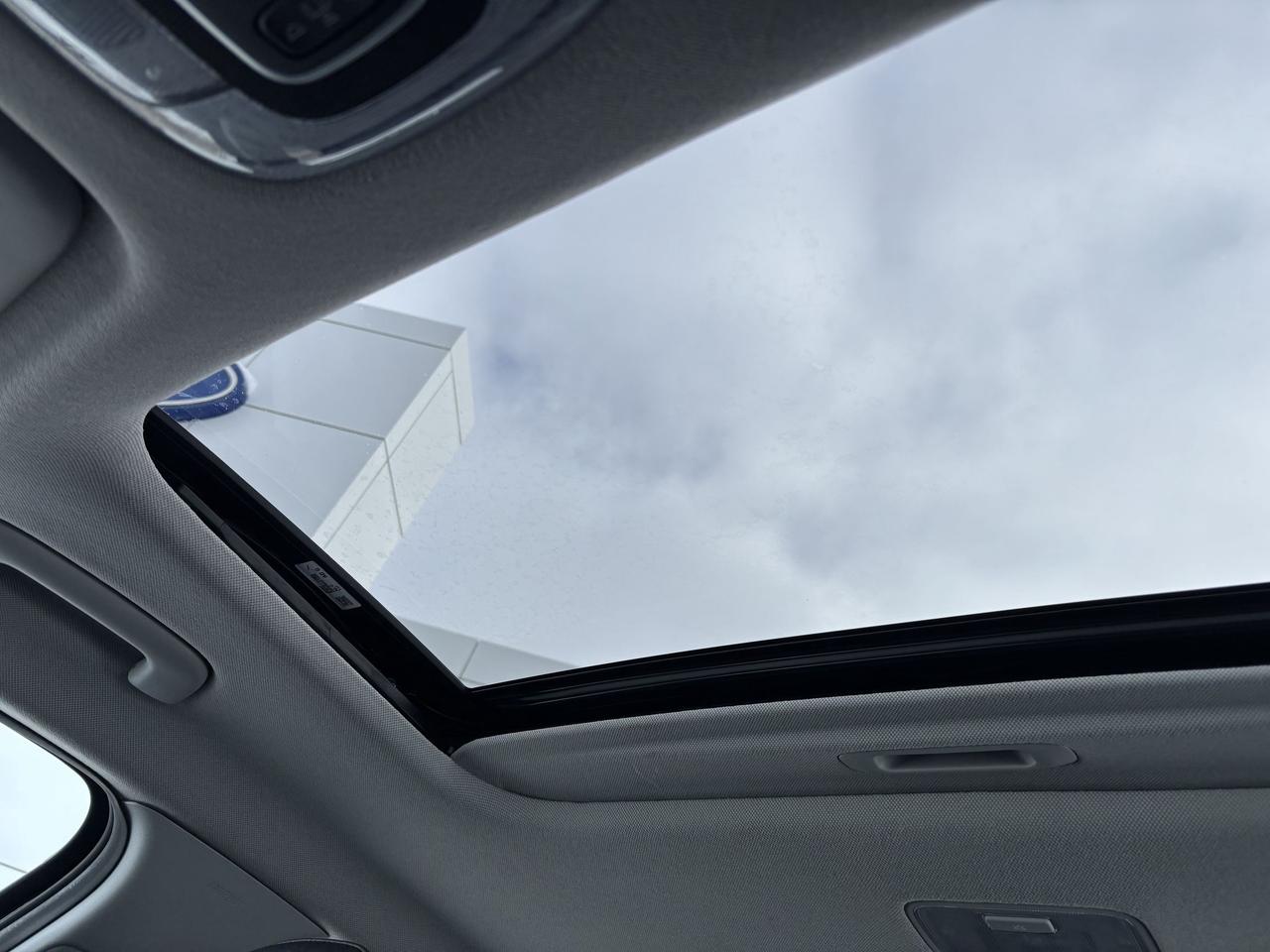 2023 Hyundai Elantra HYBRID, LUXURY, LEATHER, ROOF, LOADED! Photo