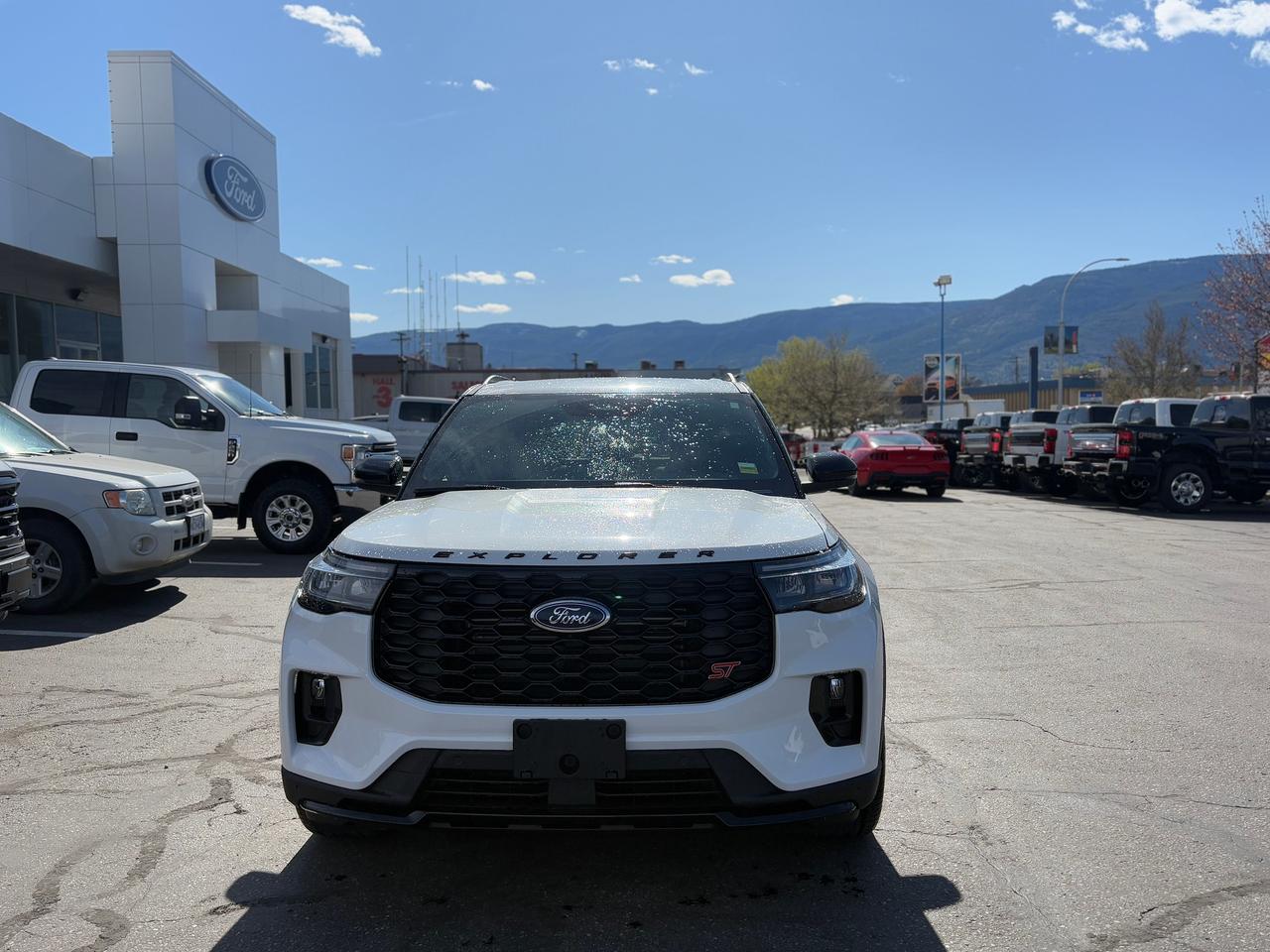2026 Ford Explorer ST Photo4