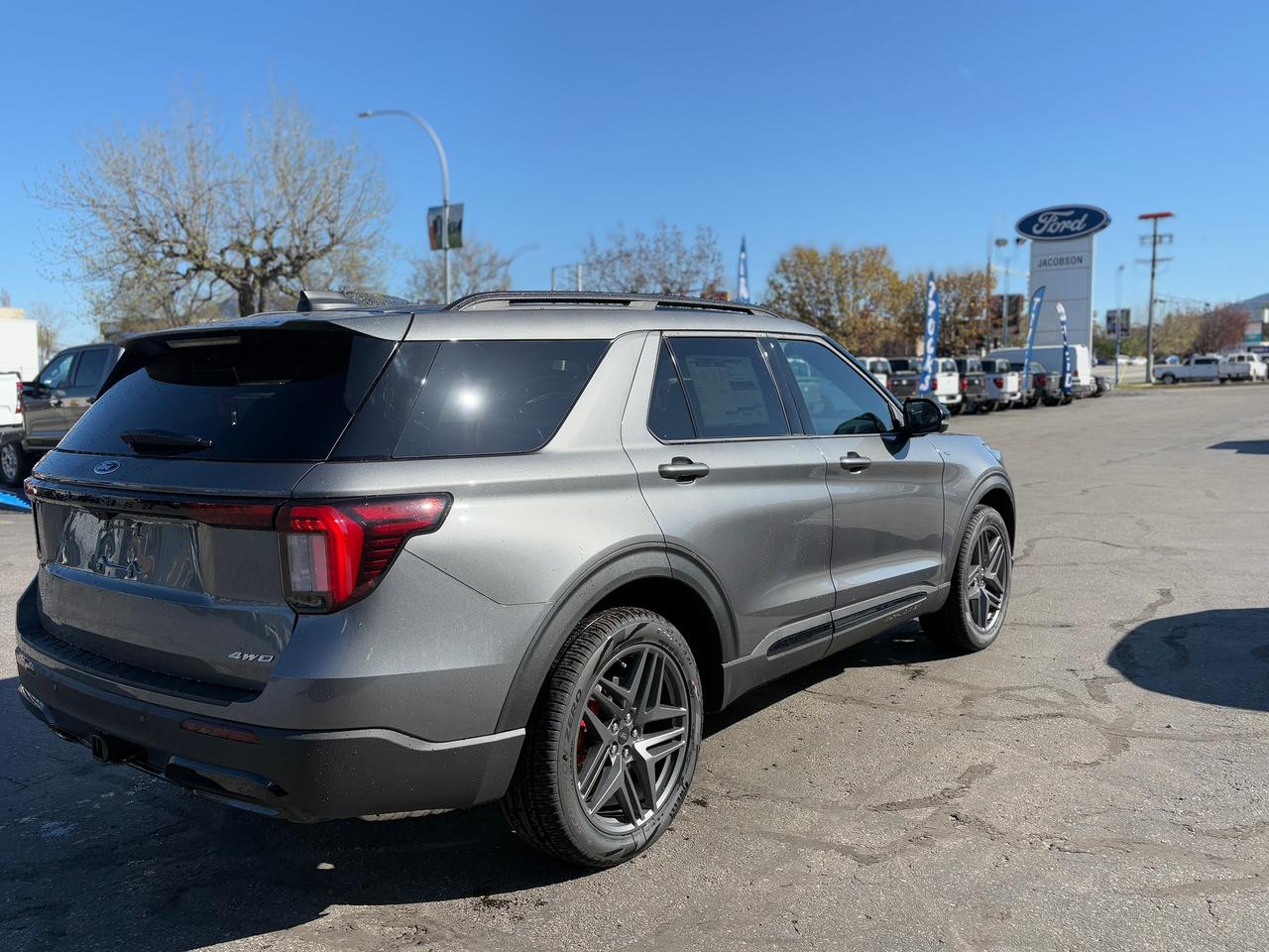 2026 Ford Explorer ST-Line Photo4