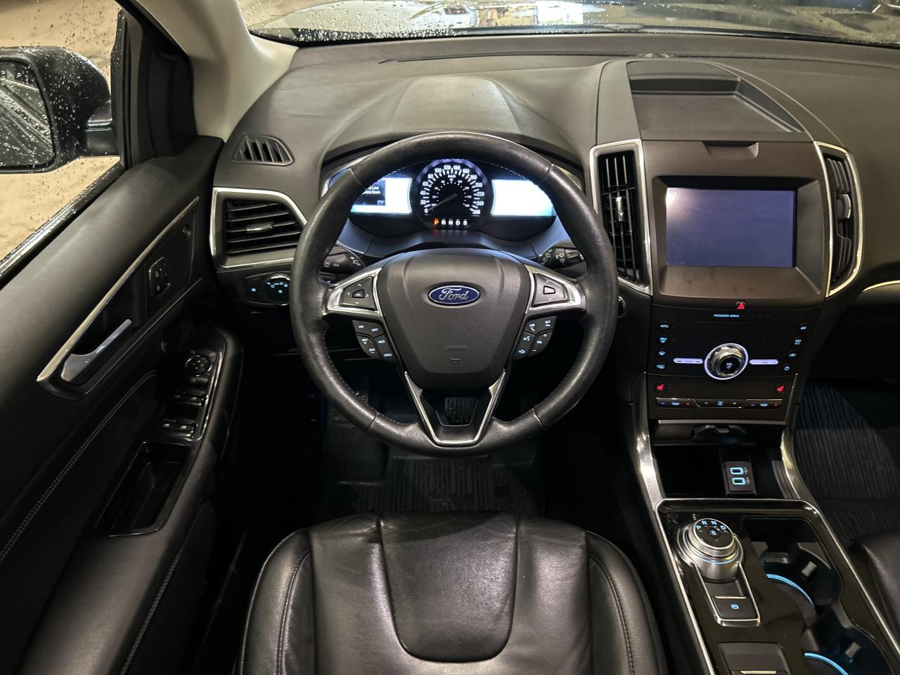 2020 Ford Edge Titanium Photo