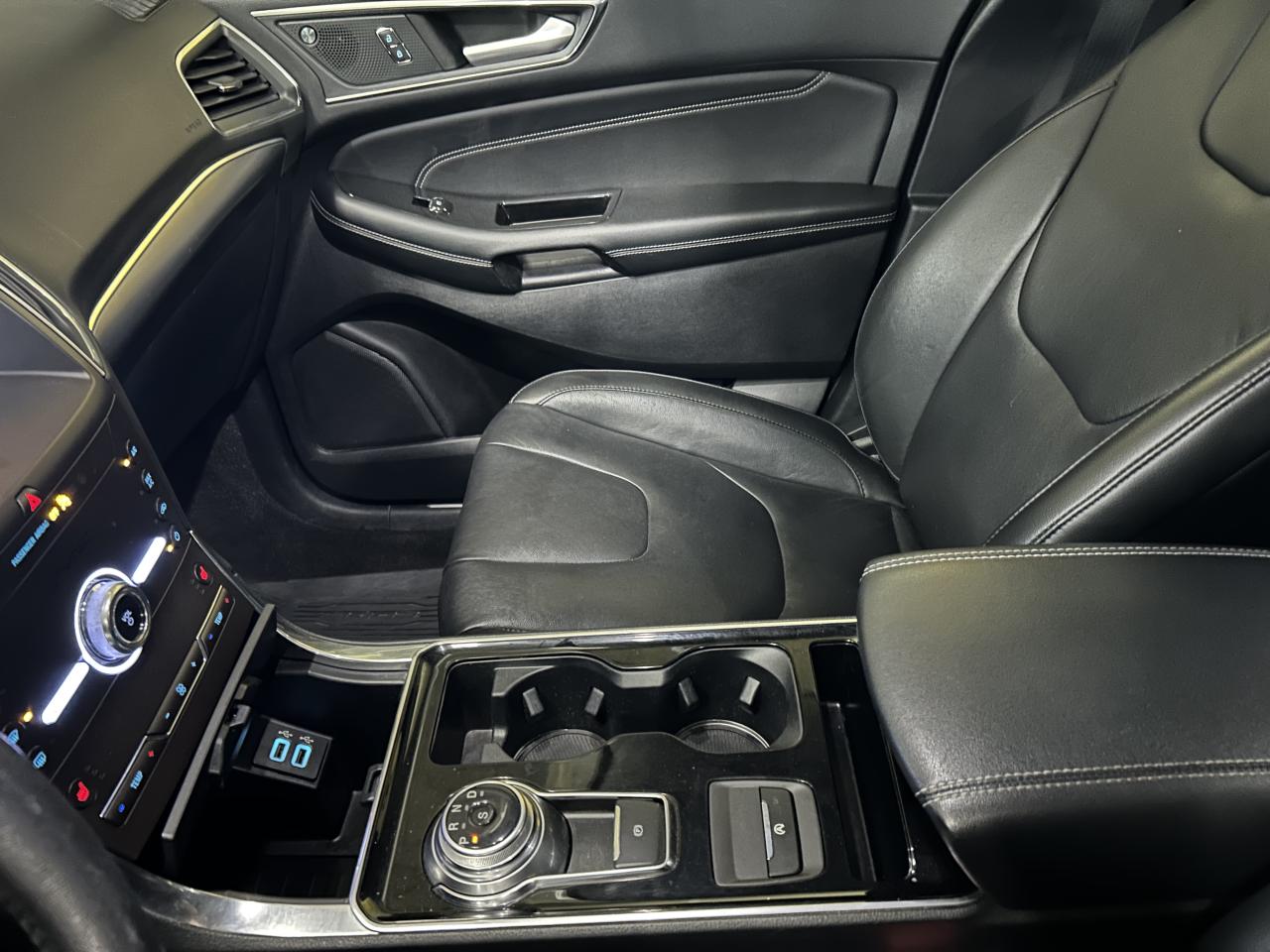 2020 Ford Edge Titanium Photo