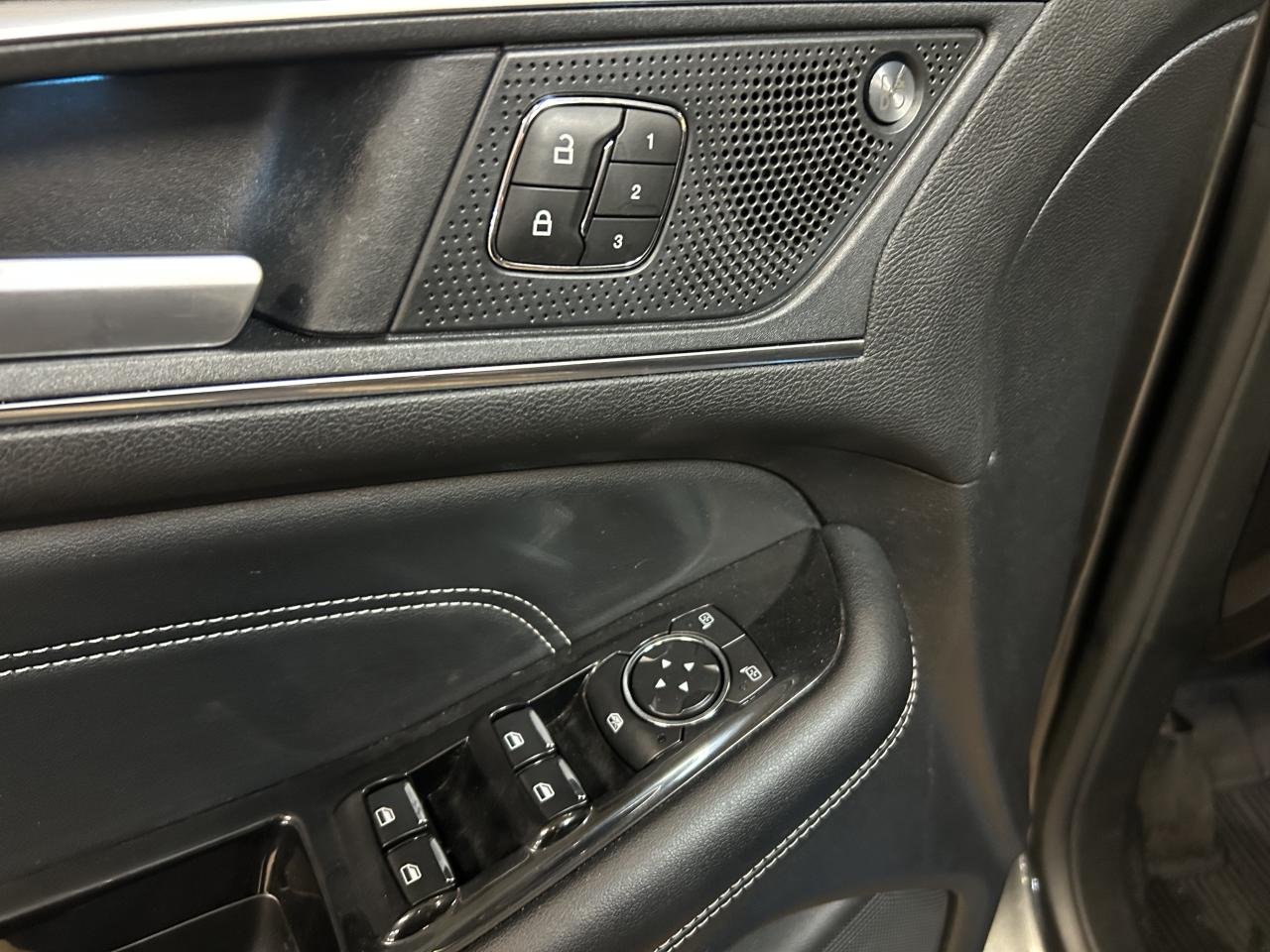 2020 Ford Edge Titanium Photo