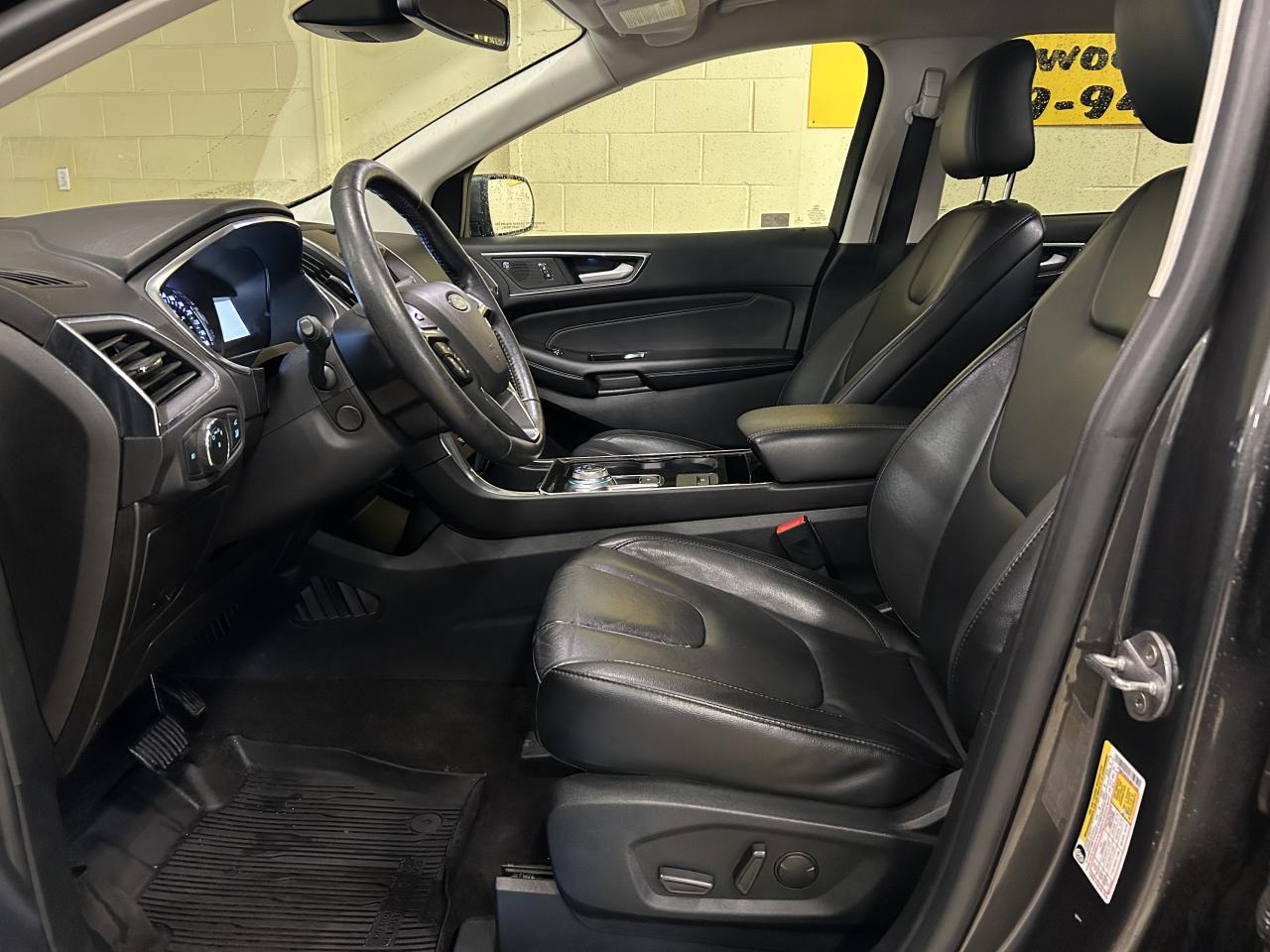 2020 Ford Edge Titanium Photo