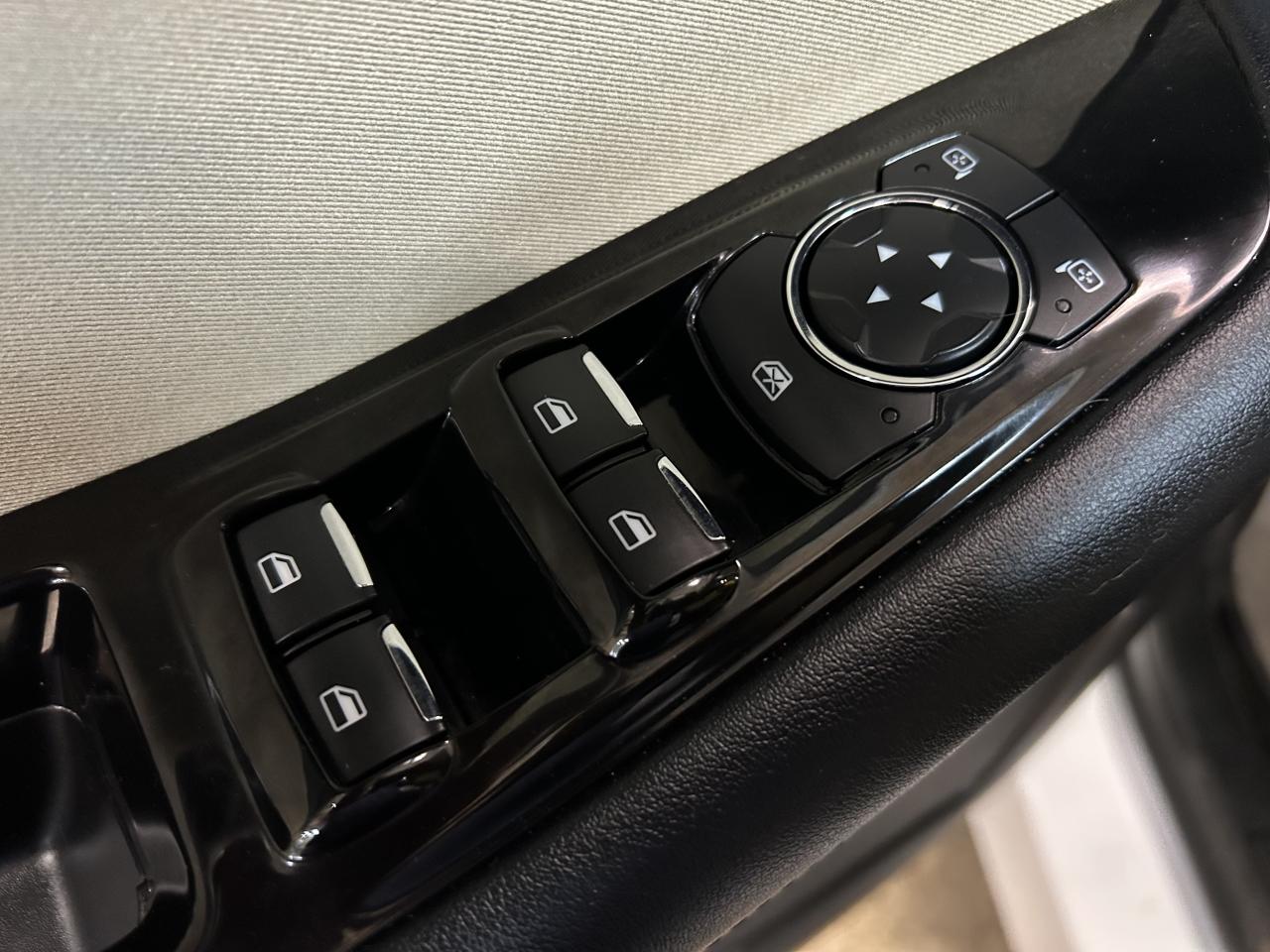 2018 Ford Edge SEL Photo