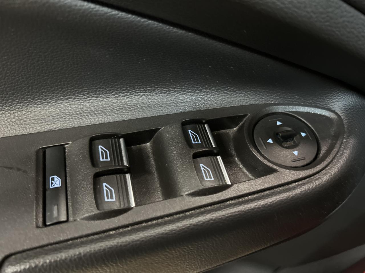 2019 Ford Escape SE Photo