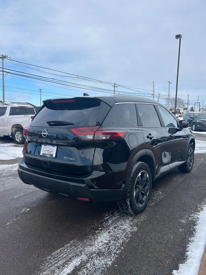 2024 Nissan Rogue SV MOONROOF Photo3