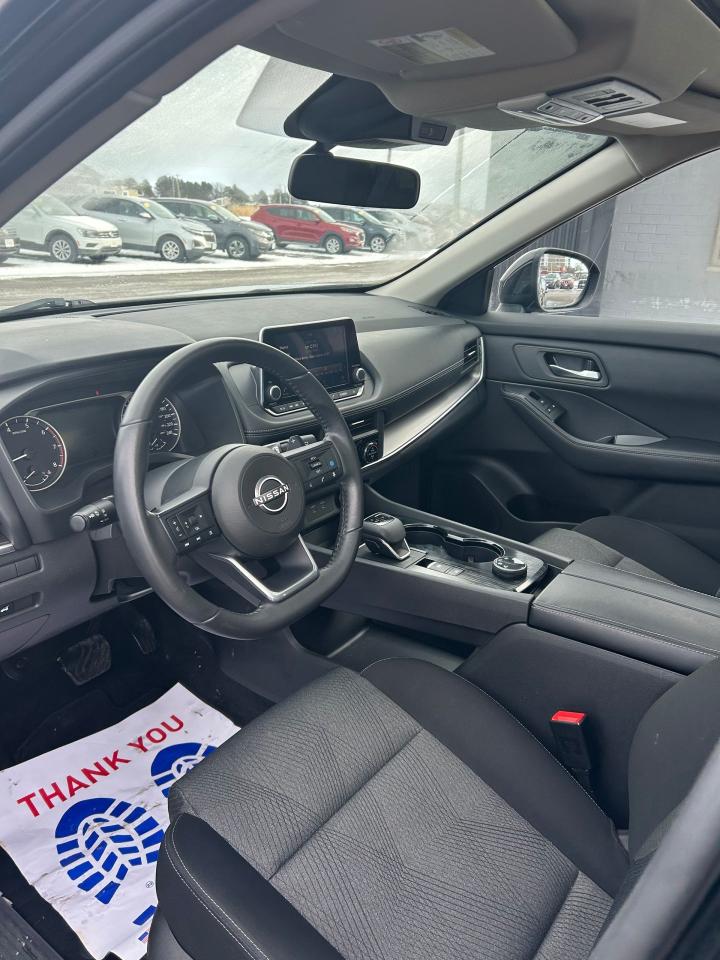 2024 Nissan Rogue SV MOONROOF Photo