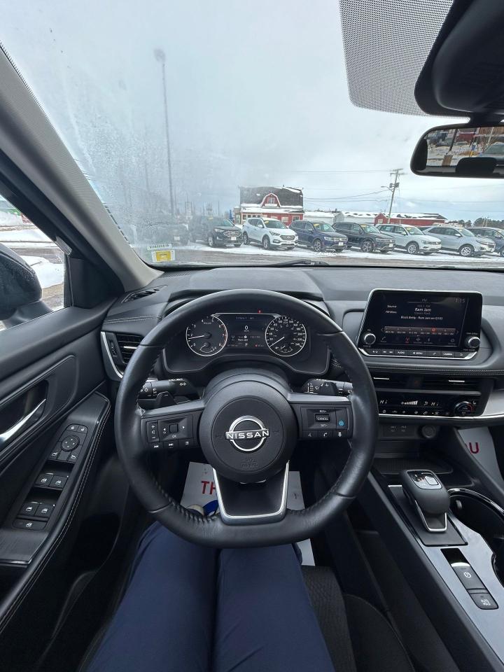 2024 Nissan Rogue SV MOONROOF Photo