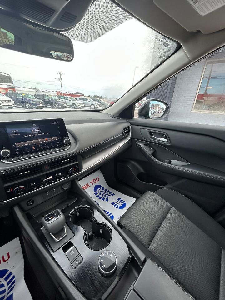 2024 Nissan Rogue SV MOONROOF Photo