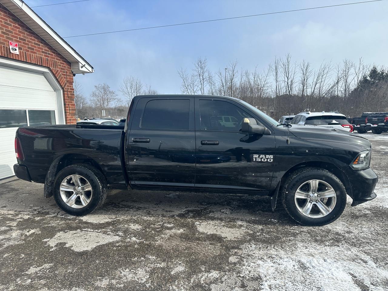 2017 RAM 1500 Sport4x4 5.7L HTD/CLD Leather NAV Bluetooth RvCam Photo4