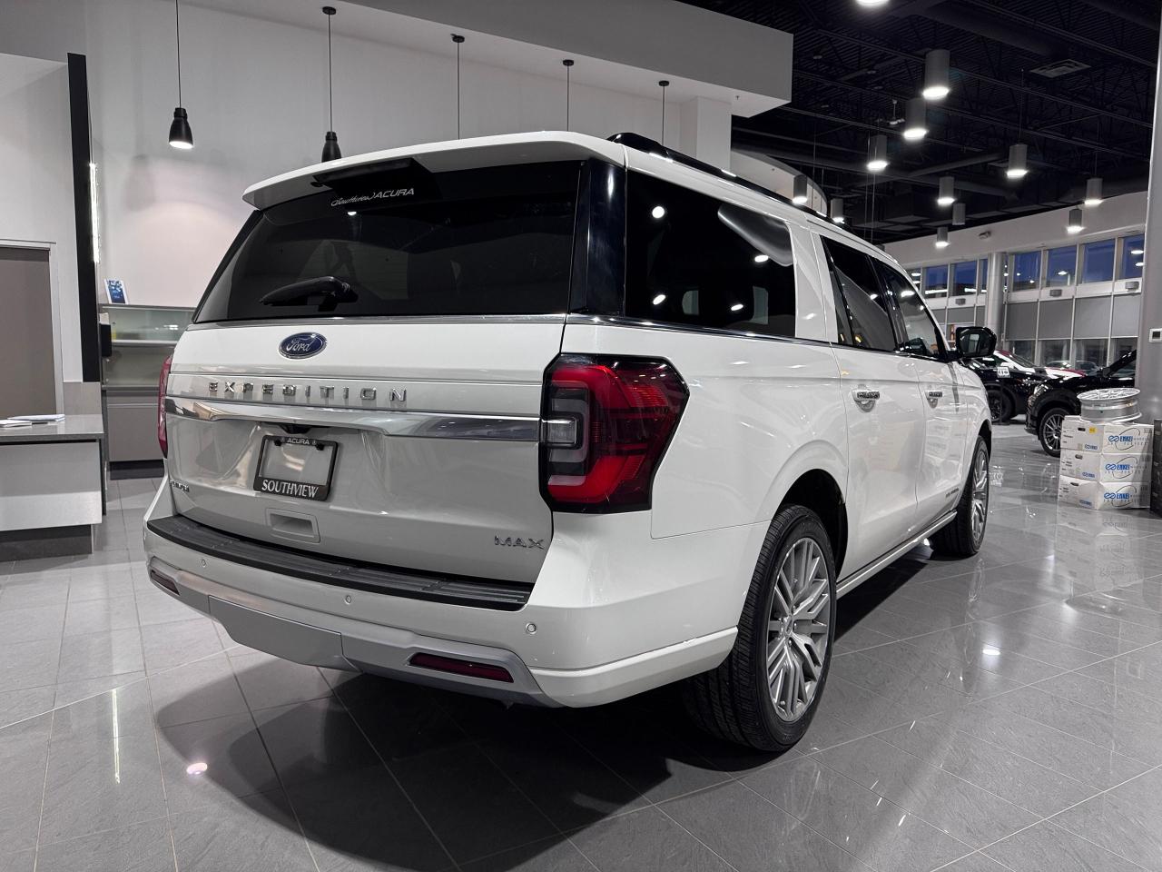 2023 Ford Expedition Platinum Max Photo2