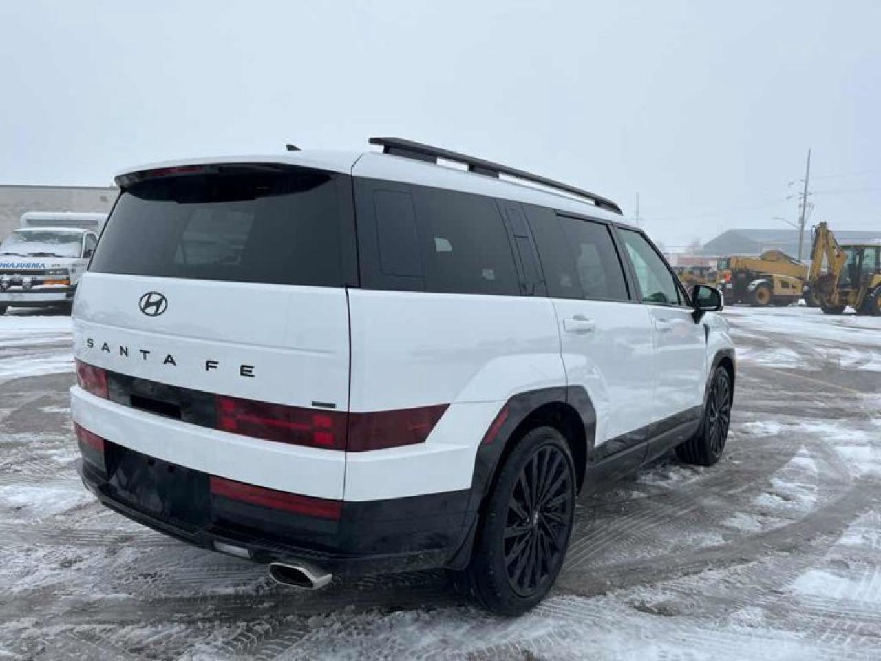 2025 Hyundai Santa Fe Ultimate Calligraphy AWD | 2nd Row Captain's Chairs | Moonroof | Heated + Cooled Seats | and More ! Photo3