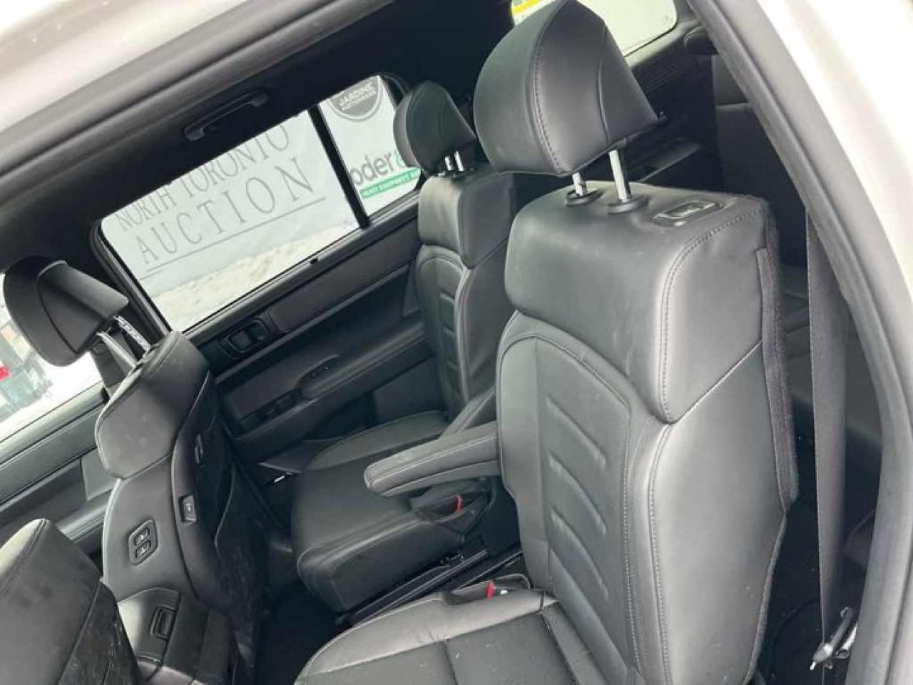2025 Hyundai Santa Fe Ultimate Calligraphy AWD | 2nd Row Captain's Chairs | Moonroof | Heated + Cooled Seats | and More ! Photo