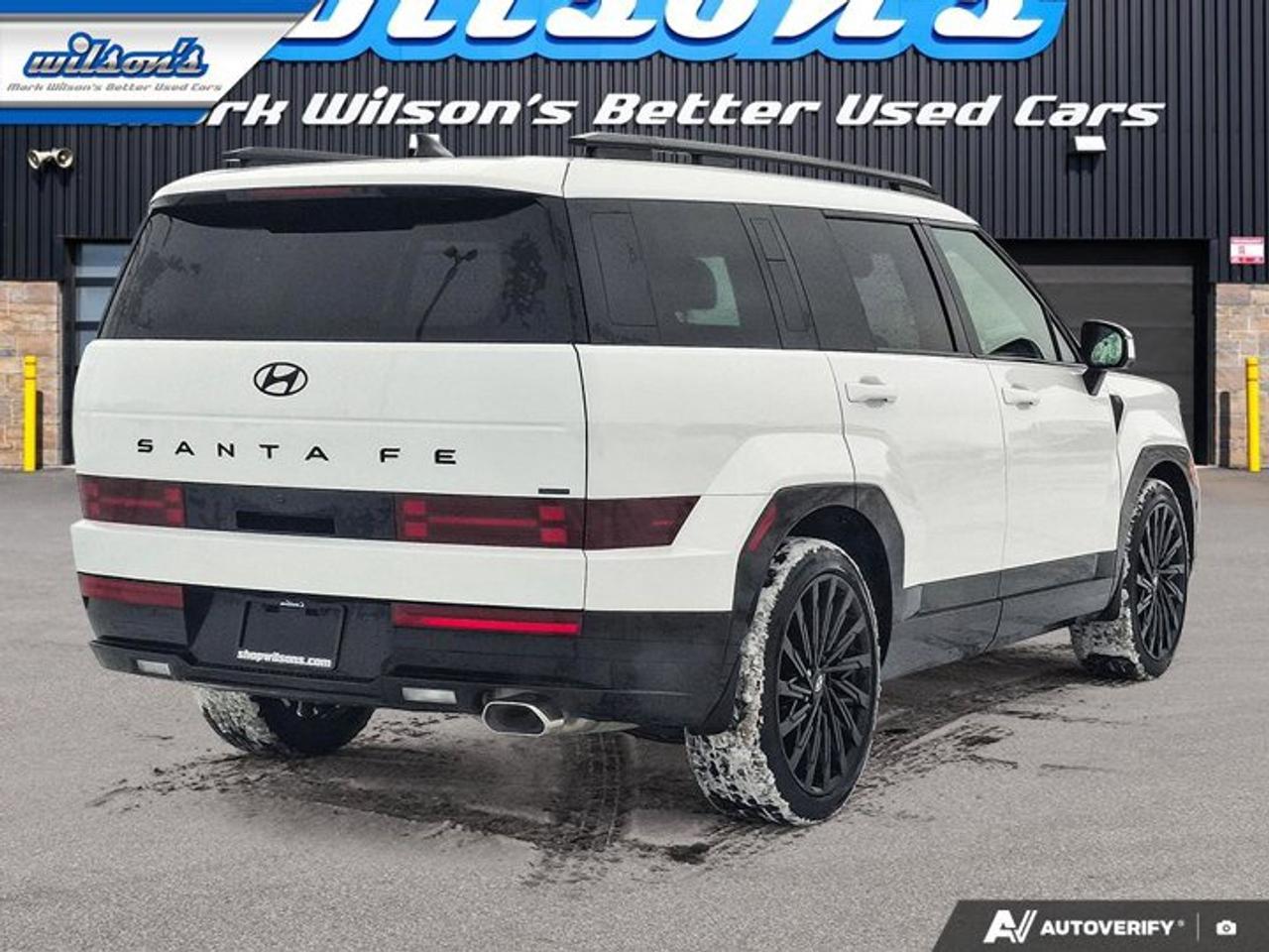 2025 Hyundai Santa Fe Ultimate Calligraphy AWD | 2nd Row Captain's Chairs | Moonroof | Heated + Cooled Seats | and More ! Photo4