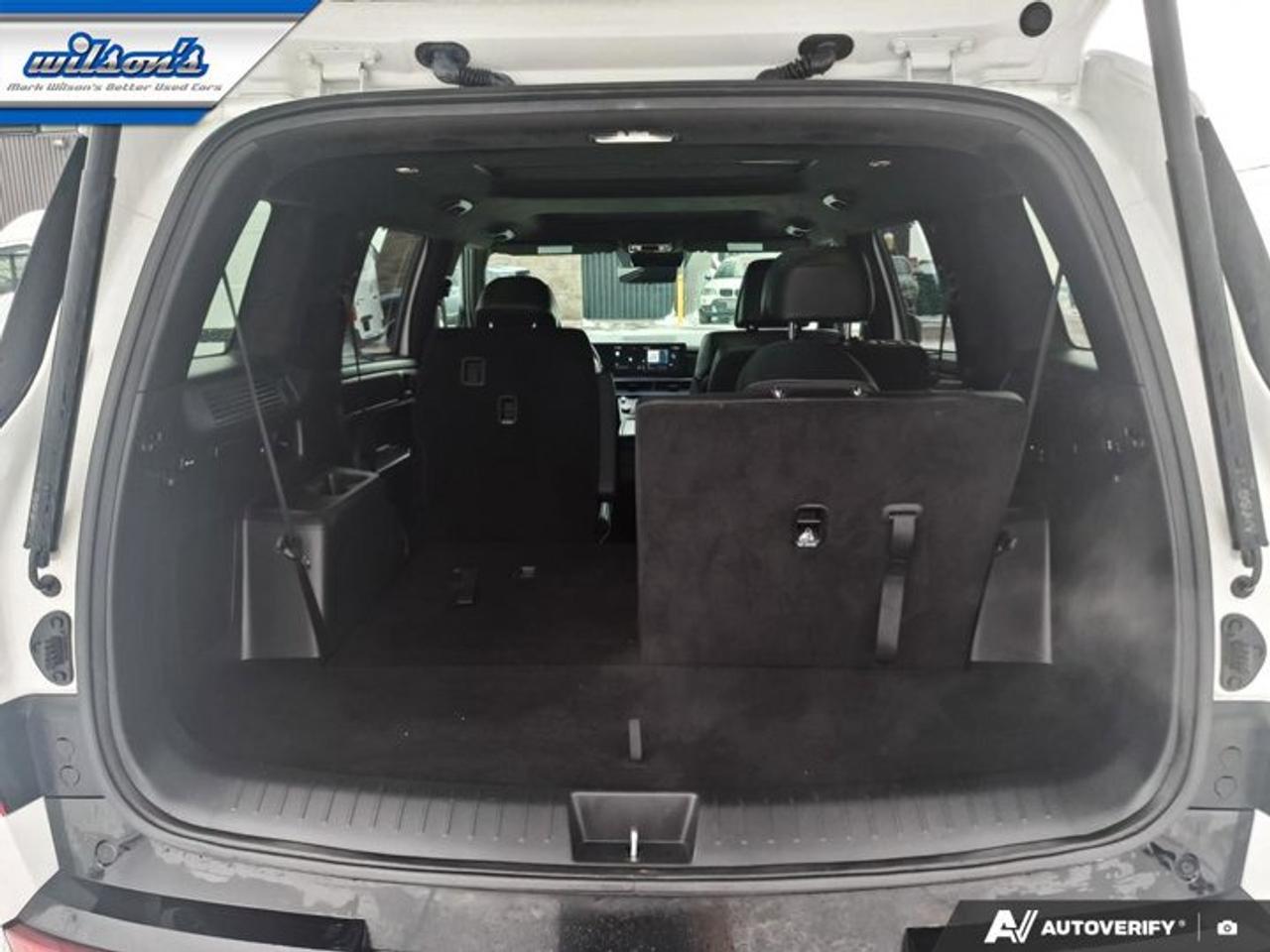 2025 Hyundai Santa Fe Ultimate Calligraphy AWD | 2nd Row Captain's Chairs | Moonroof | Heated + Cooled Seats | and More ! Photo