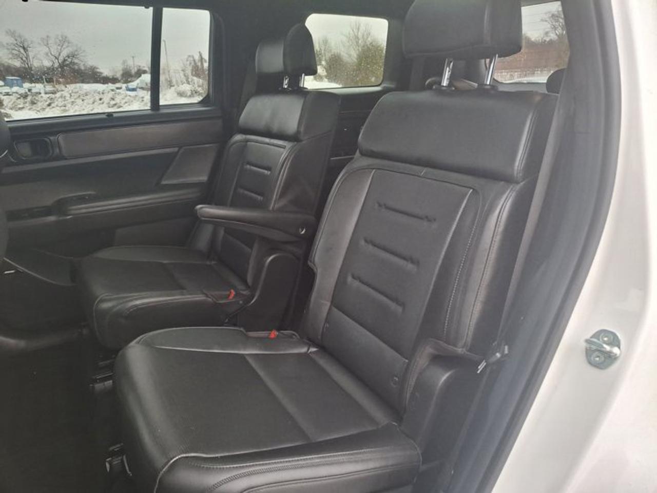 2025 Hyundai Santa Fe Ultimate Calligraphy AWD | 2nd Row Captain's Chairs | Moonroof | Heated + Cooled Seats | and More ! Photo