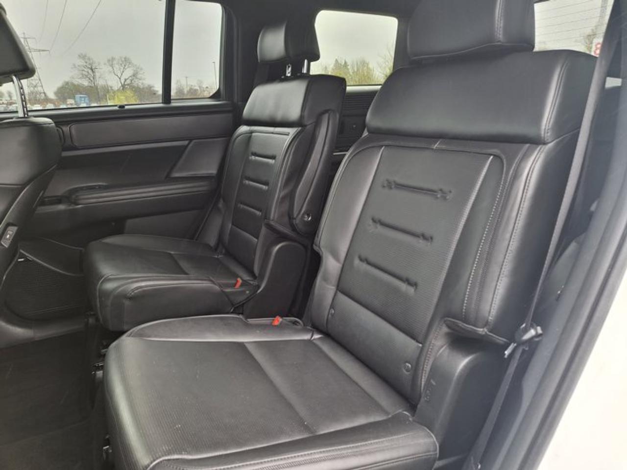 2025 Hyundai Santa Fe Ultimate Calligraphy AWD | 2nd Row Captain's Chairs | Moonroof | Heated + Cooled Seats | and More ! Photo