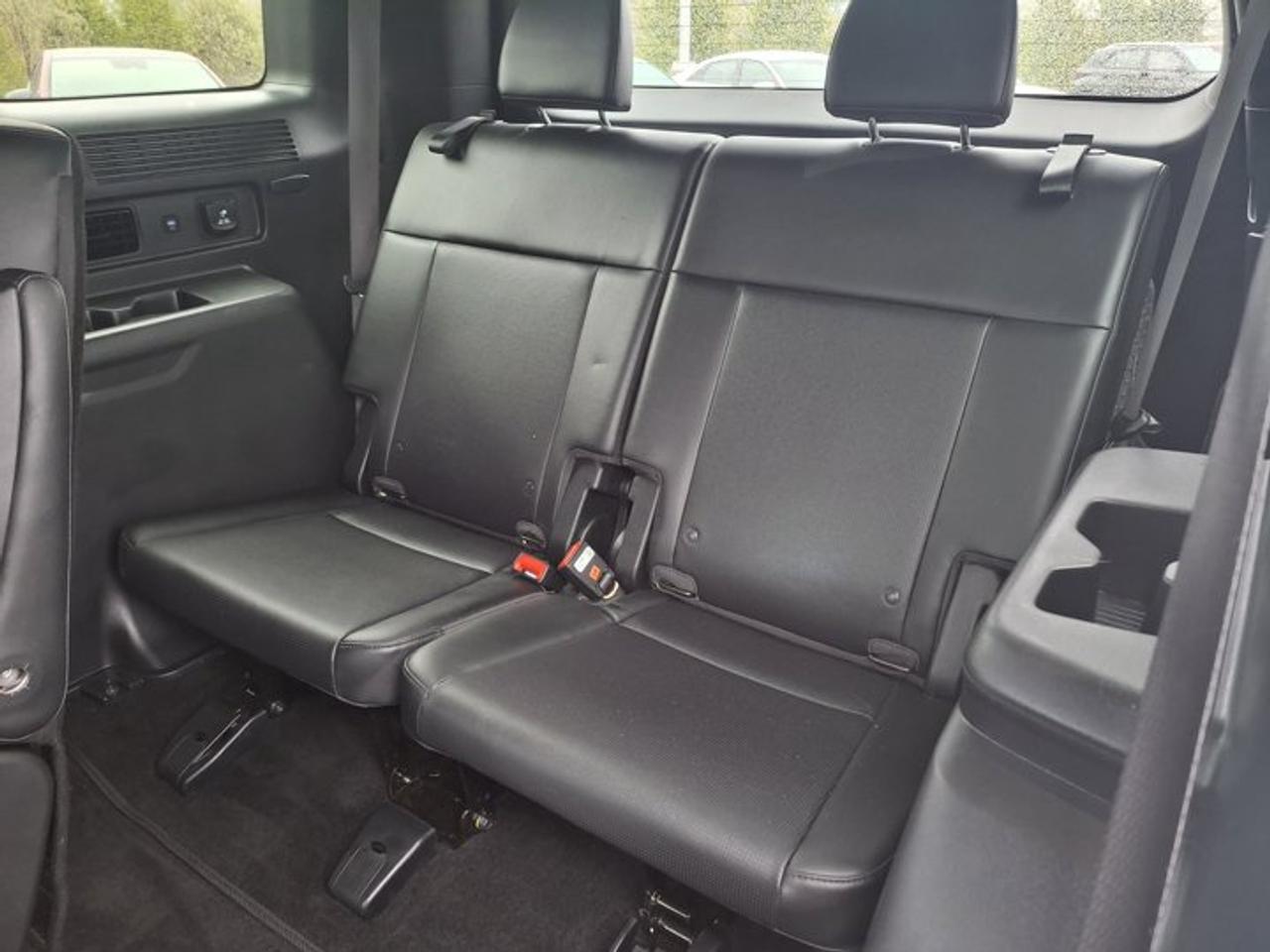 2025 Hyundai Santa Fe Ultimate Calligraphy AWD | 2nd Row Captain's Chairs | Moonroof | Heated + Cooled Seats | and More ! Photo