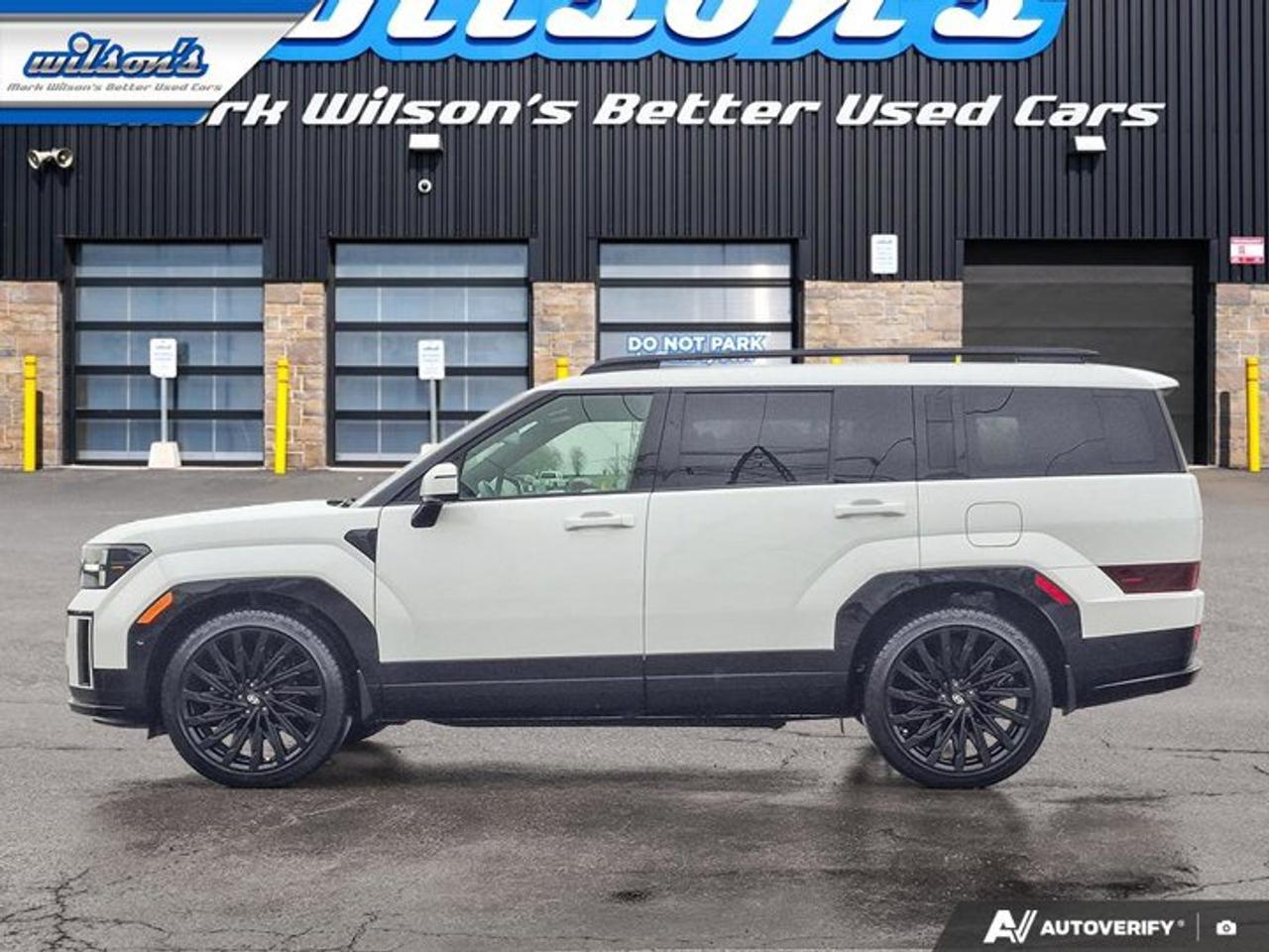 2025 Hyundai Santa Fe Ultimate Calligraphy AWD | 2nd Row Captain's Chairs | Moonroof | Heated + Cooled Seats | and More ! Photo