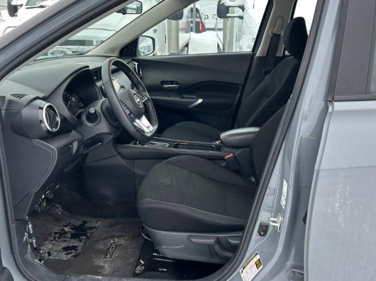 2024 Nissan Kicks SV | Heated Seats + Steering | Intelligent Cruise | Remote Start | CarPlay + Android | and More ! Photo2