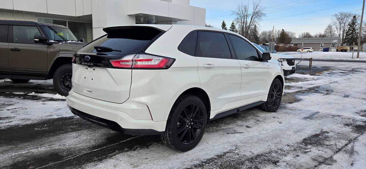 2022 Ford Edge ST Line Photo3