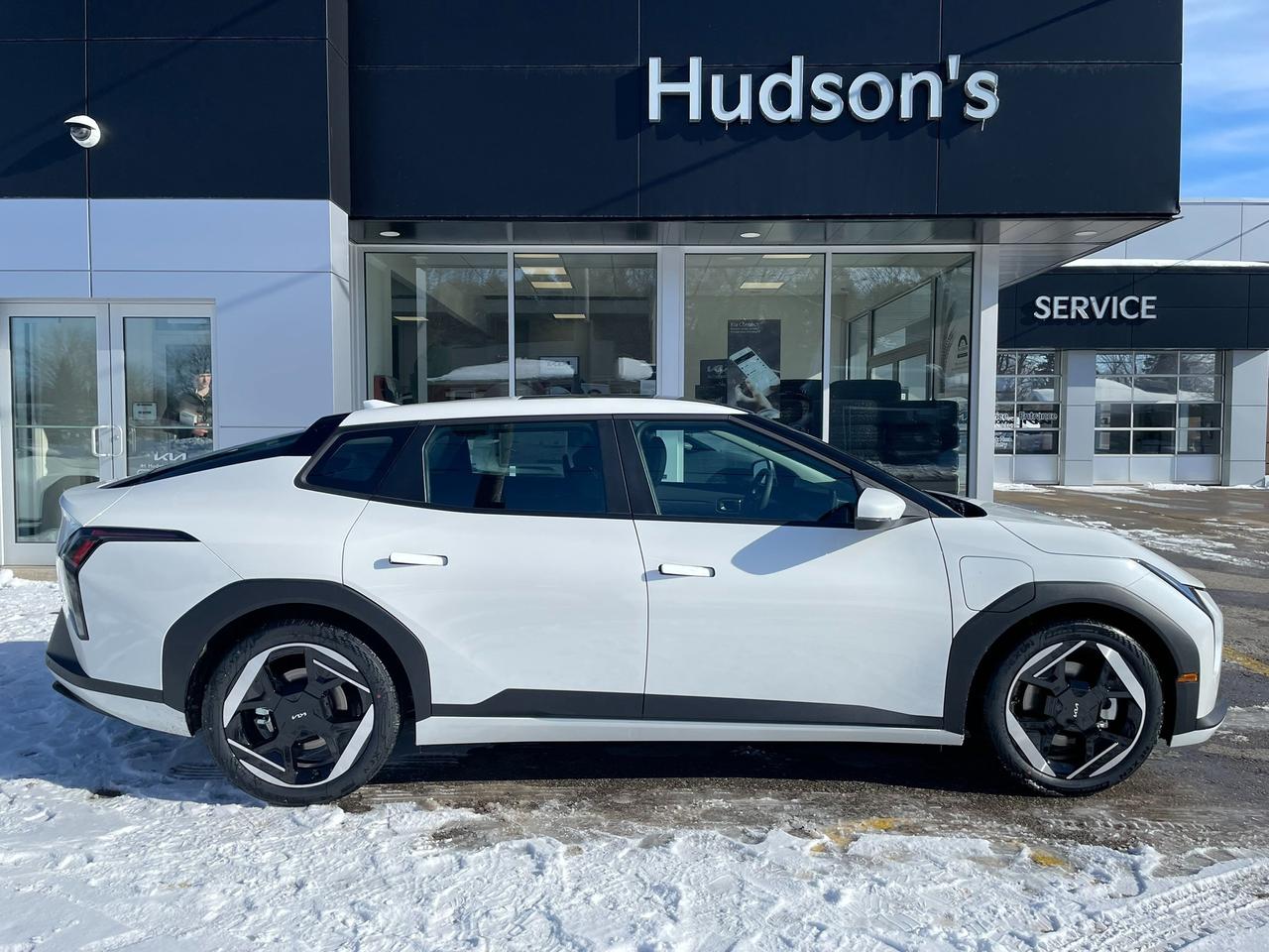 2026 Kia EV4 WIND PREMIUM Photo4