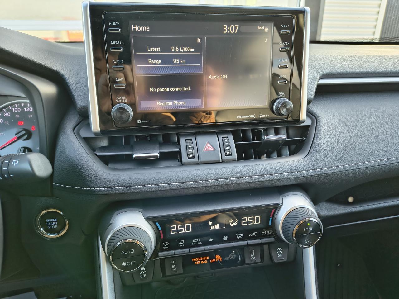 2021 Toyota RAV4 XLE Photo0