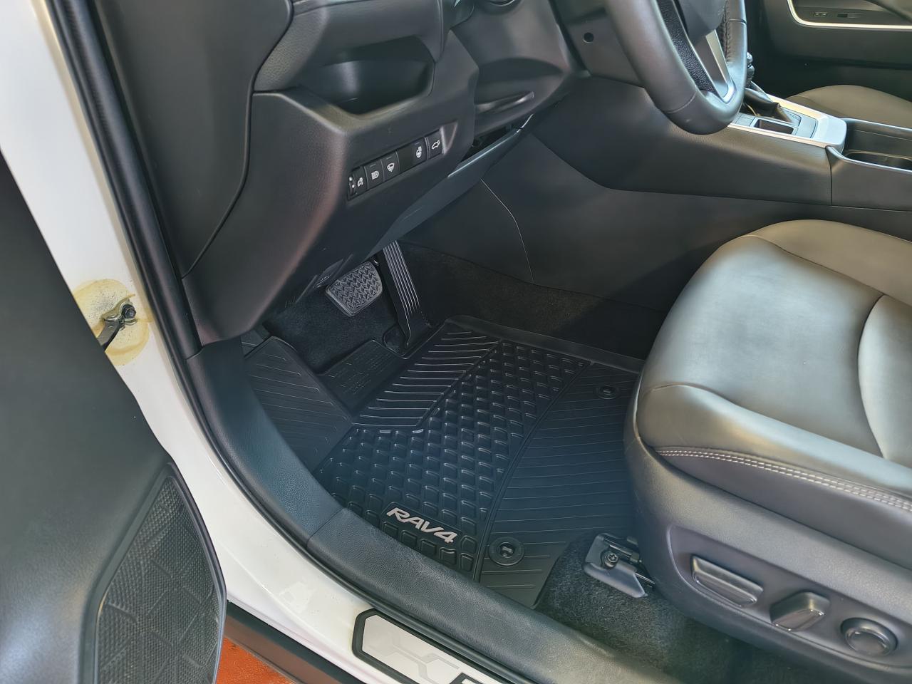 2021 Toyota RAV4 XLE Photo0