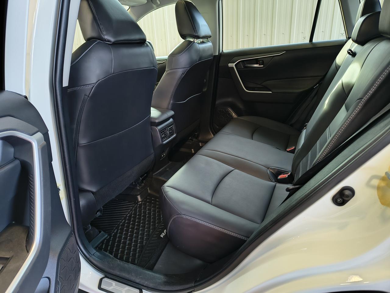 2021 Toyota RAV4 XLE Photo0