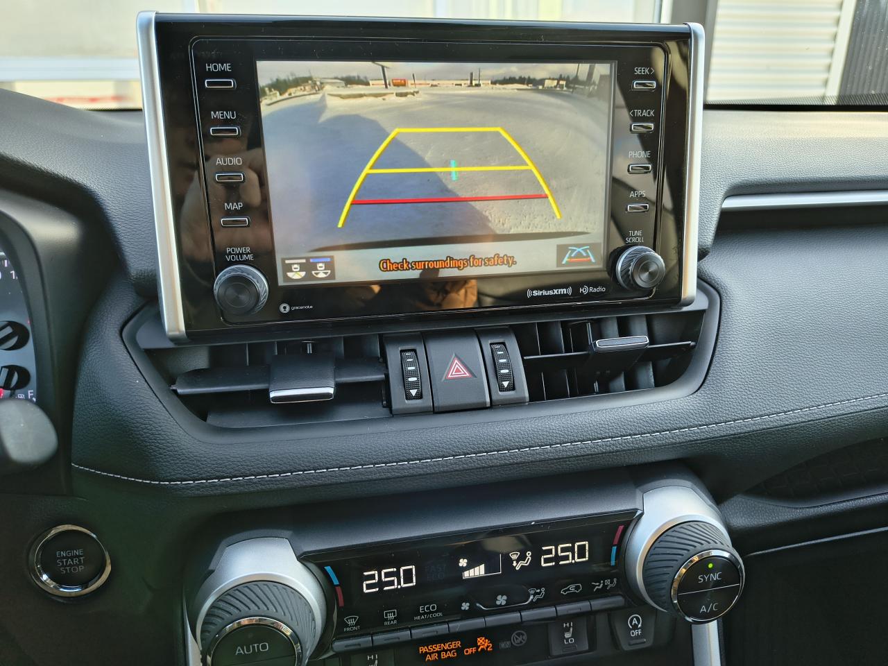 2021 Toyota RAV4 XLE Photo0