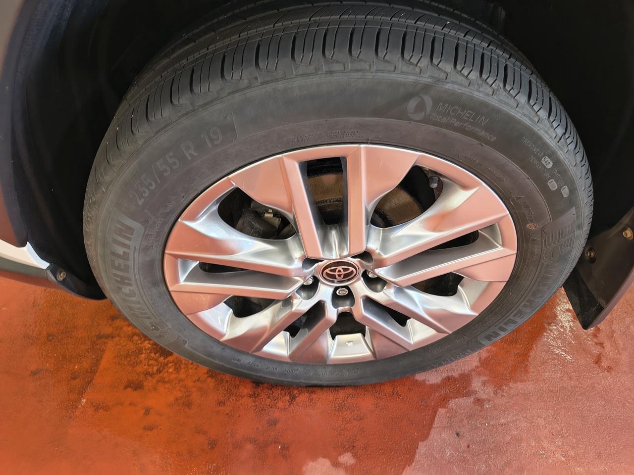 2021 Toyota RAV4 XLE Photo0