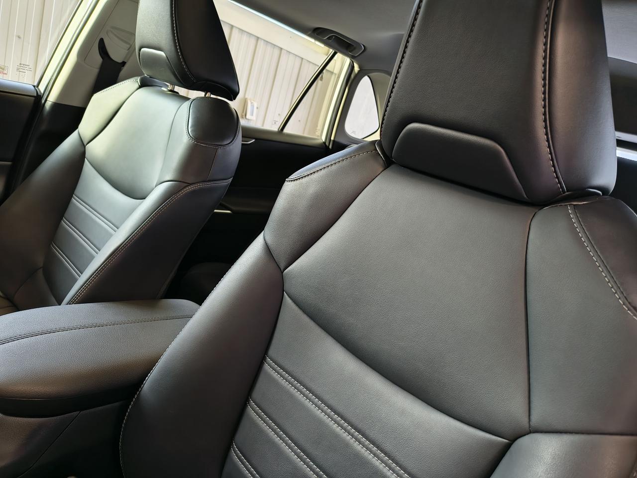 2021 Toyota RAV4 XLE Photo0