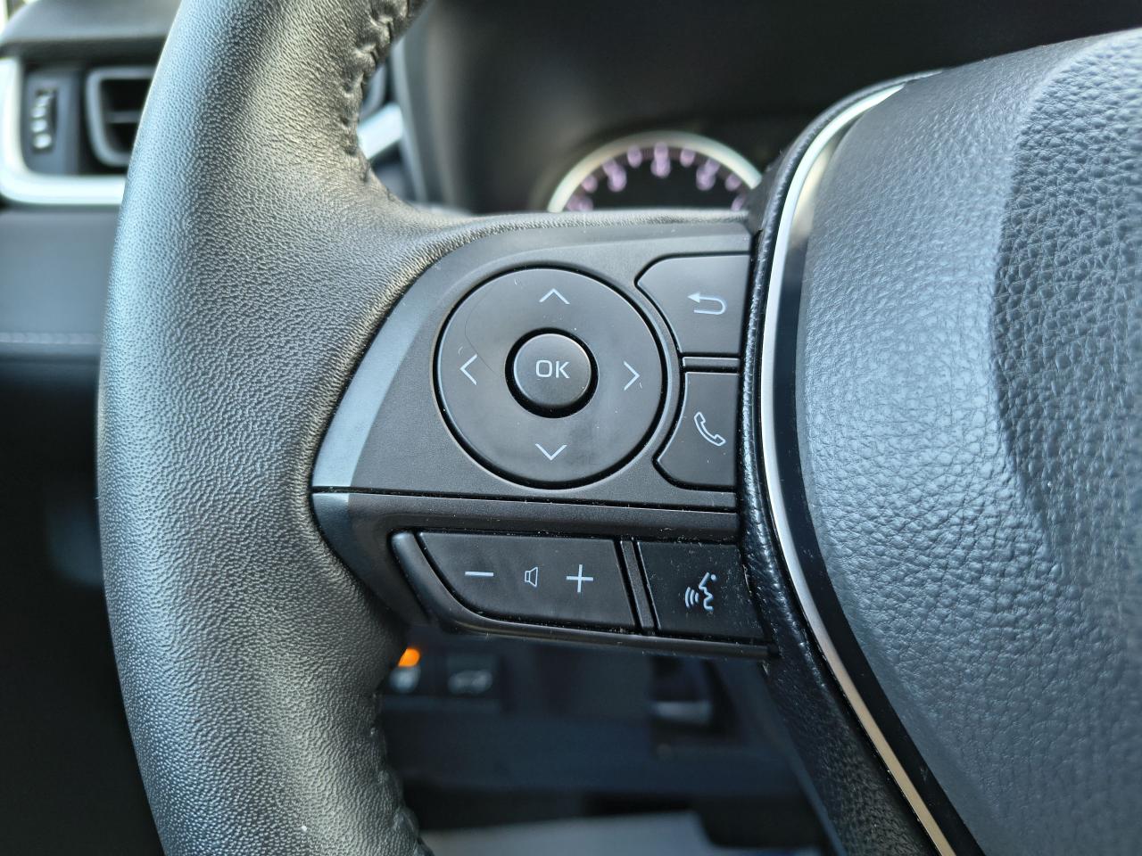 2021 Toyota RAV4 XLE Photo0