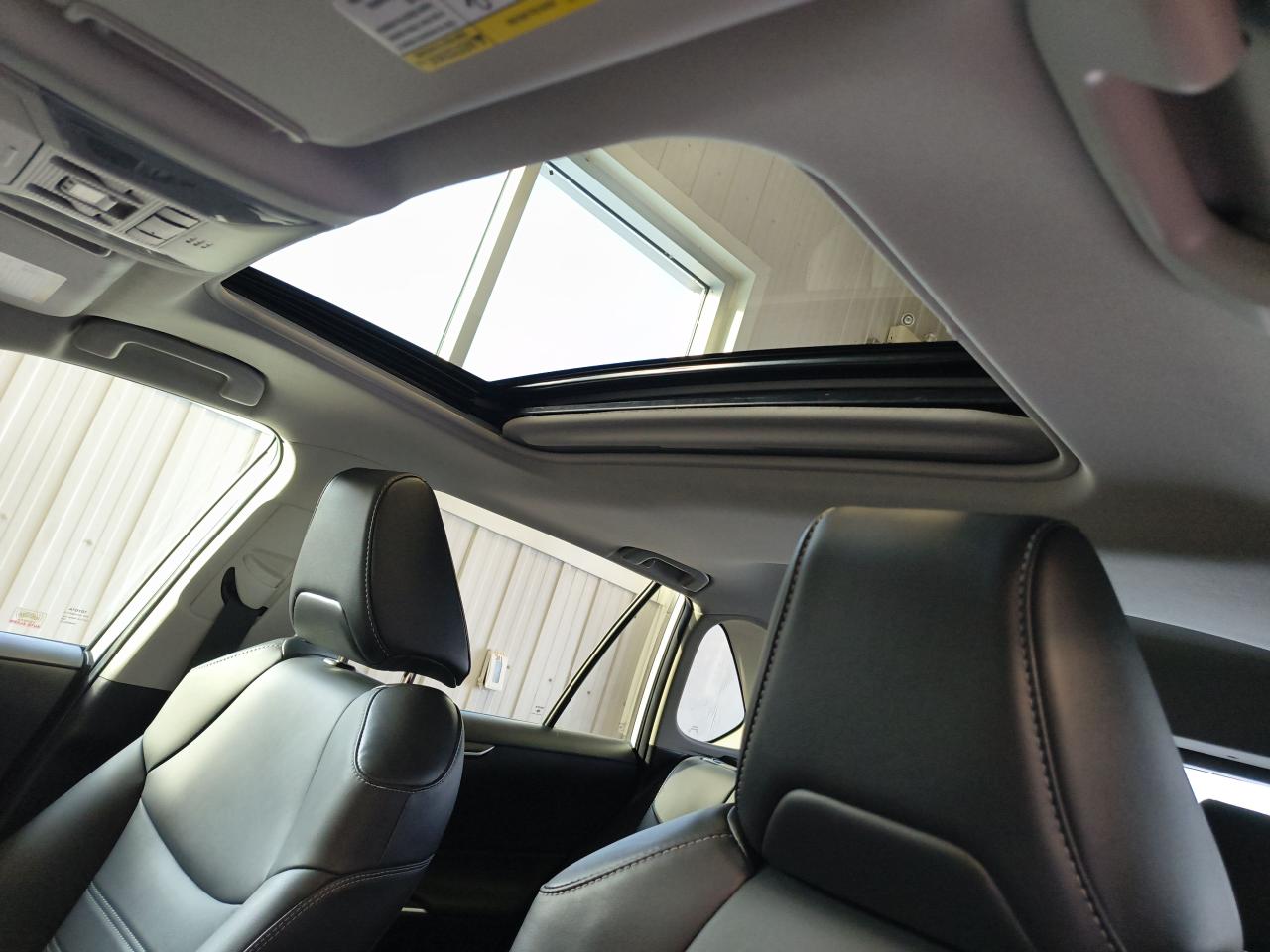 2021 Toyota RAV4 XLE Photo0