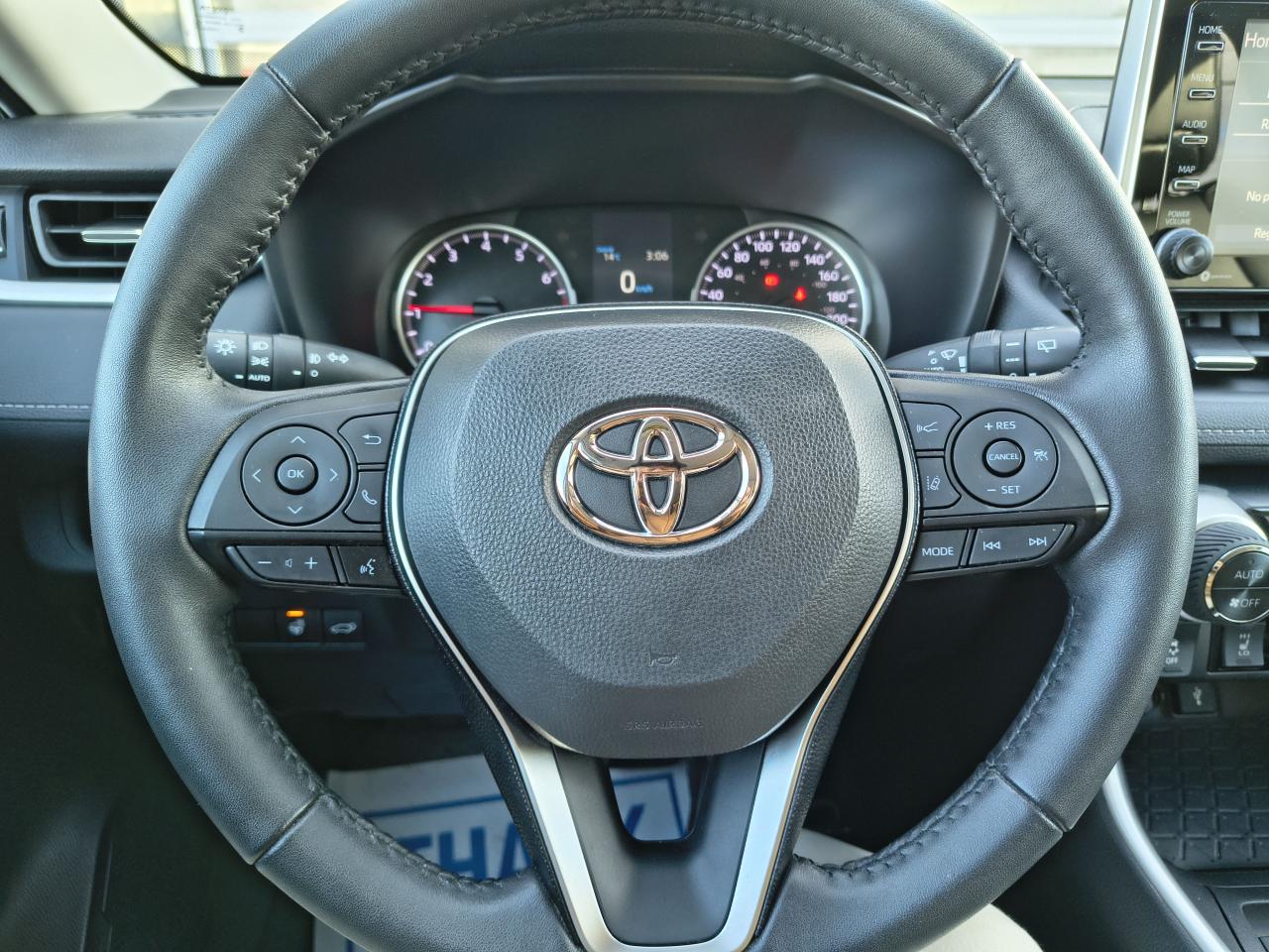 2021 Toyota RAV4 XLE Photo0