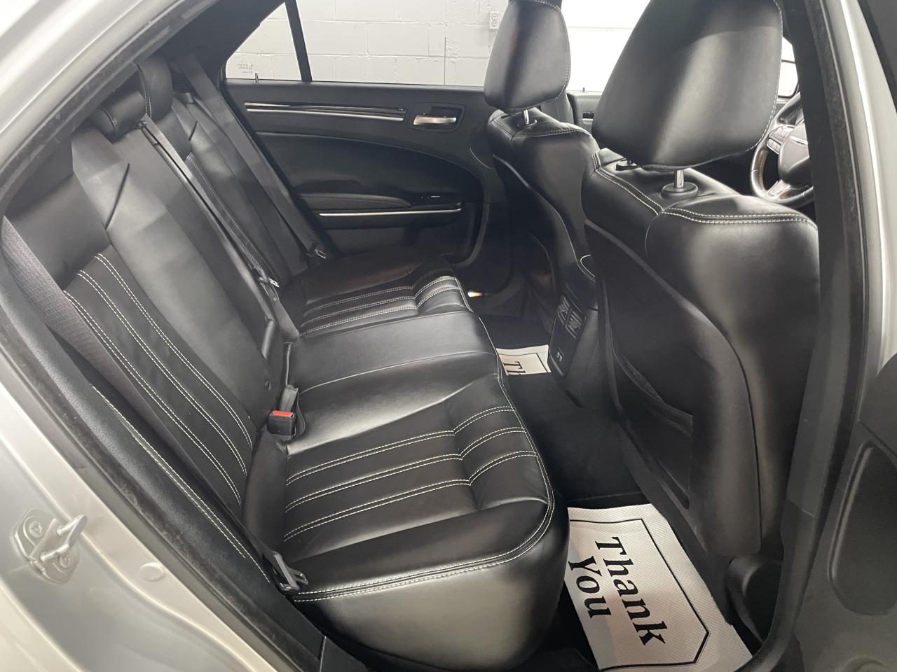 2019 Chrysler 300 300S Photo10