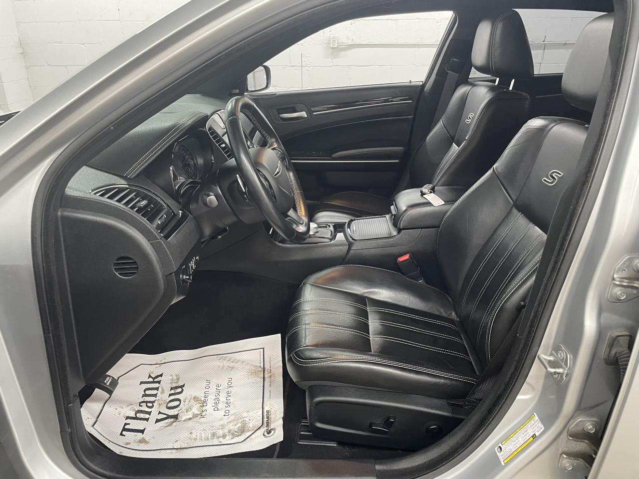 2019 Chrysler 300 300S Photo8