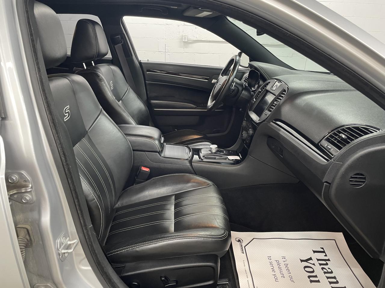 2019 Chrysler 300 300S Photo11