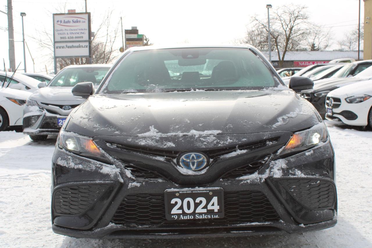 2024 Toyota Camry HYBRID SE Photo