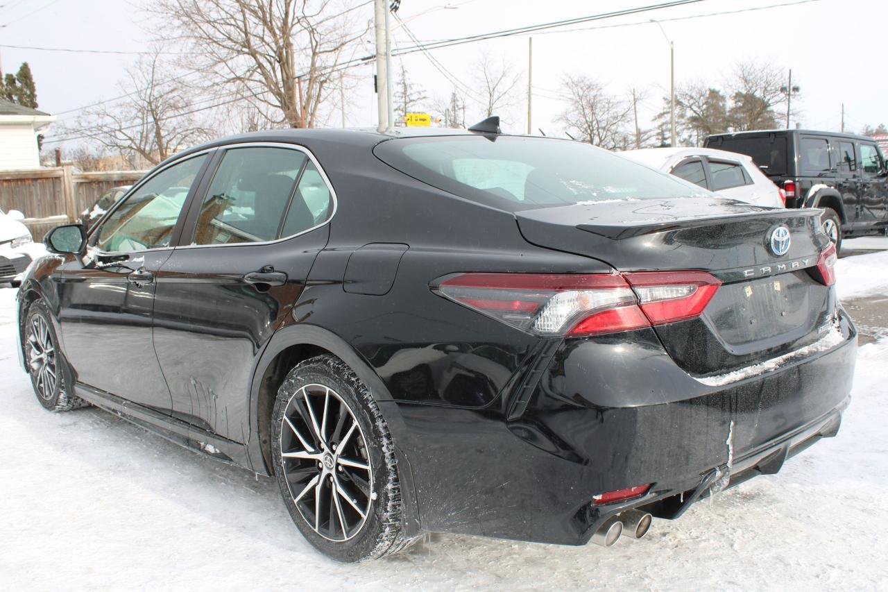 2024 Toyota Camry HYBRID SE Photo