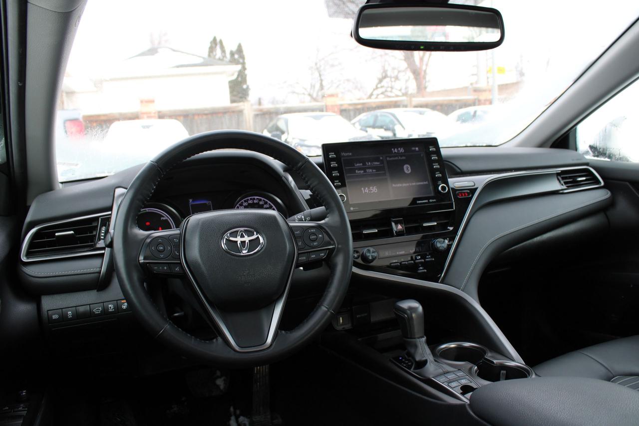 2024 Toyota Camry HYBRID SE Photo