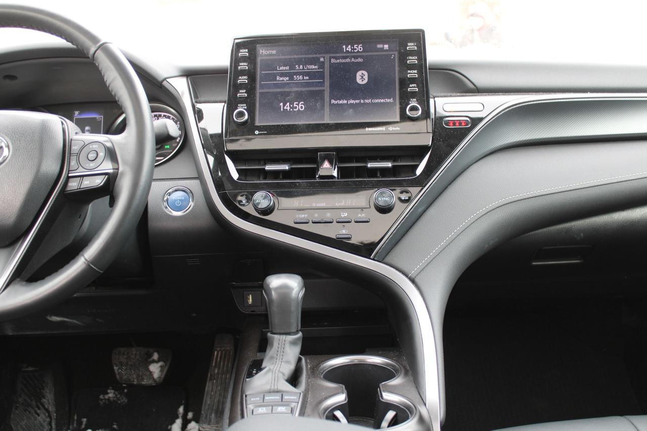 2024 Toyota Camry HYBRID SE Photo