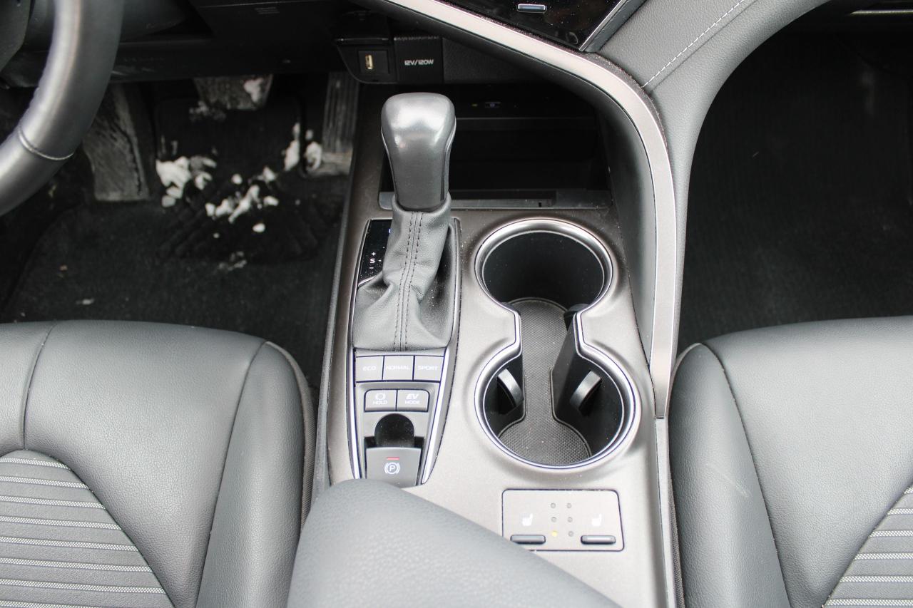 2024 Toyota Camry HYBRID SE Photo