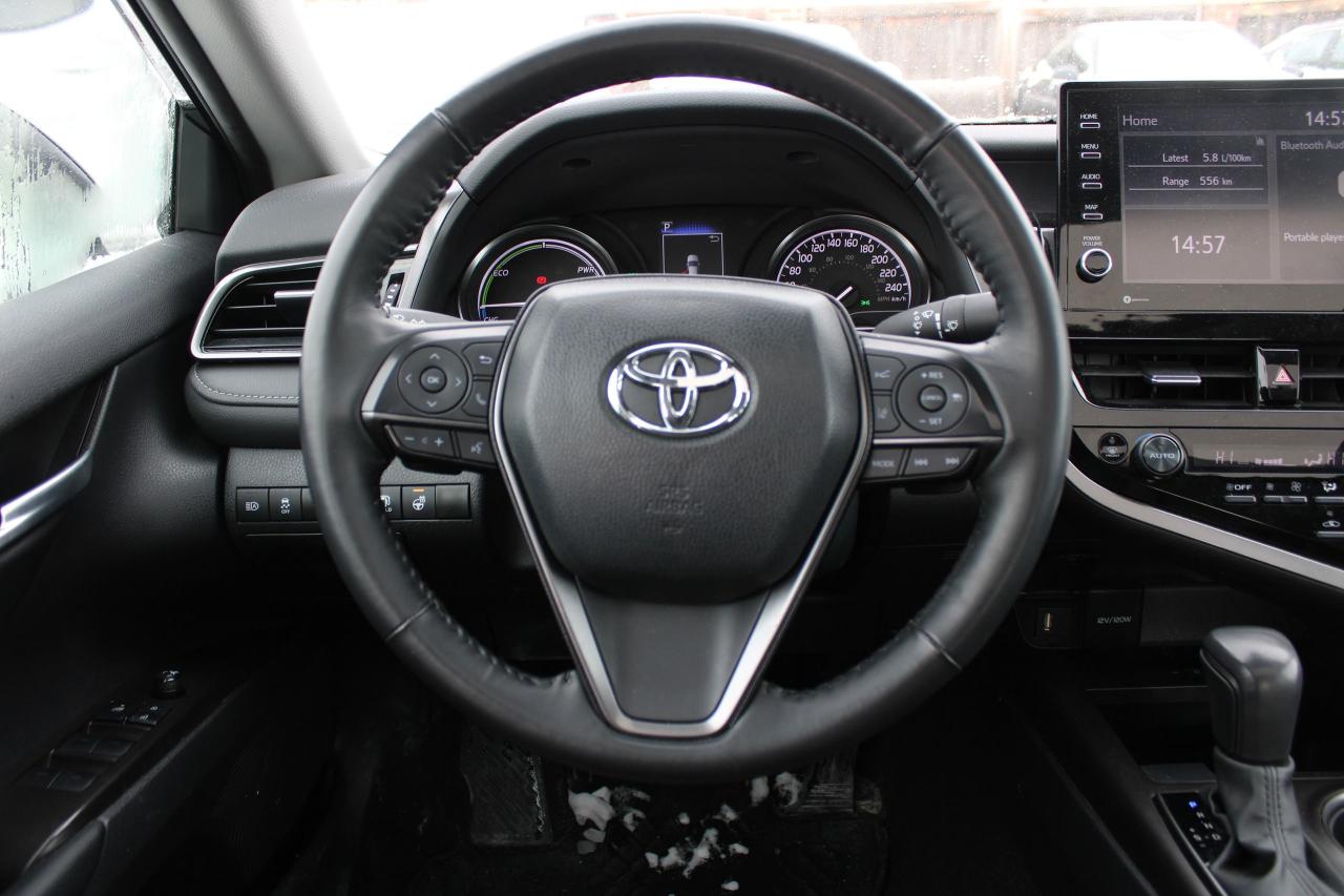 2024 Toyota Camry HYBRID SE Photo