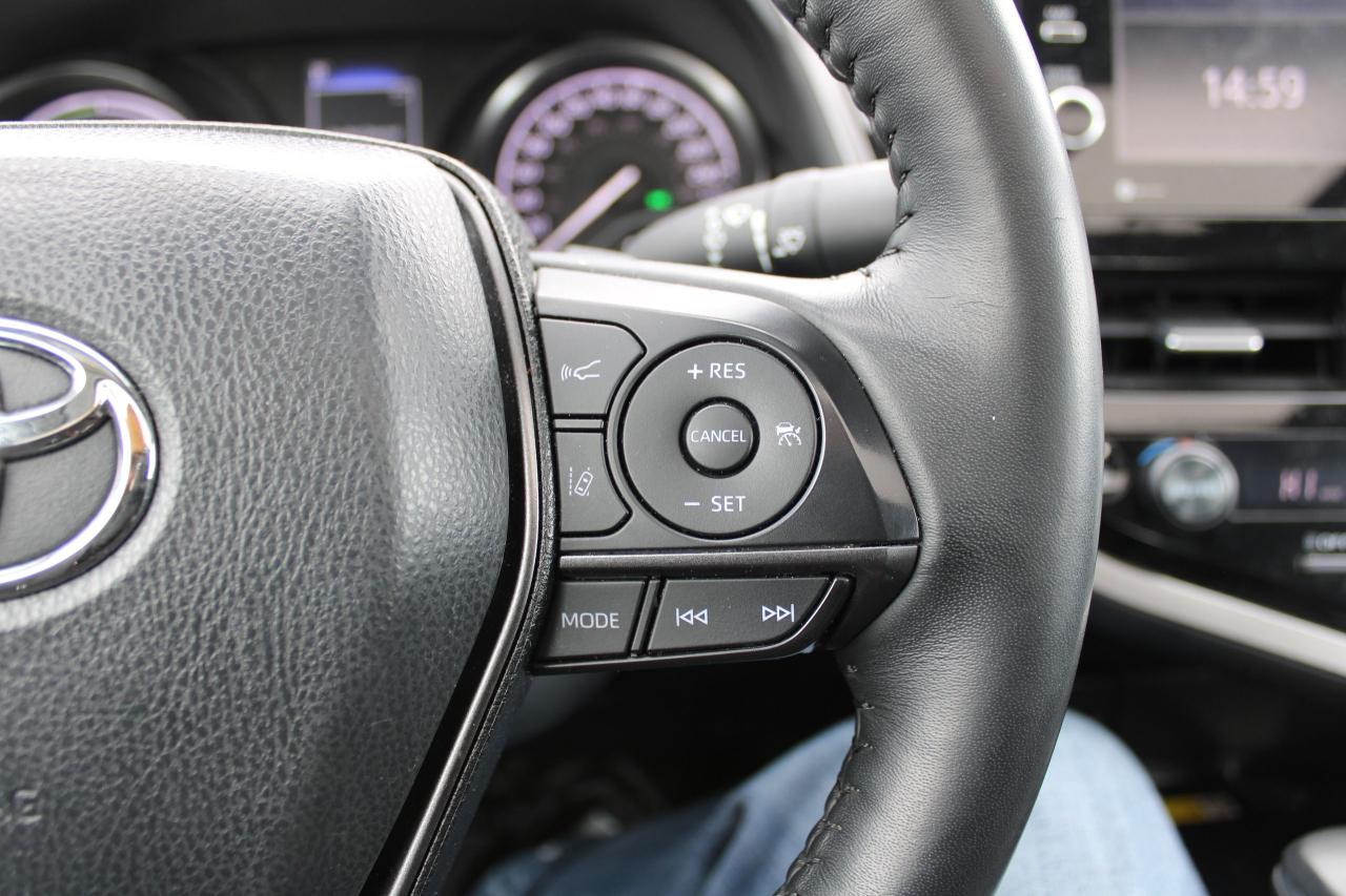 2024 Toyota Camry HYBRID SE Photo