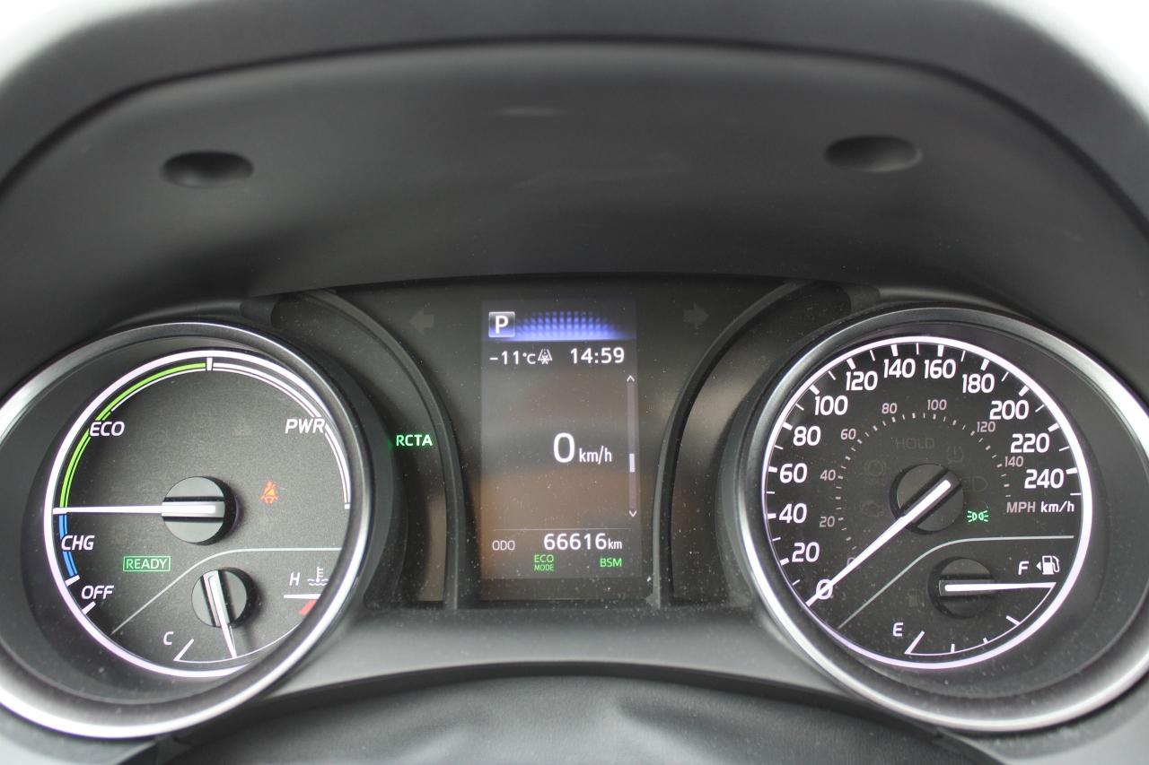 2024 Toyota Camry HYBRID SE Photo