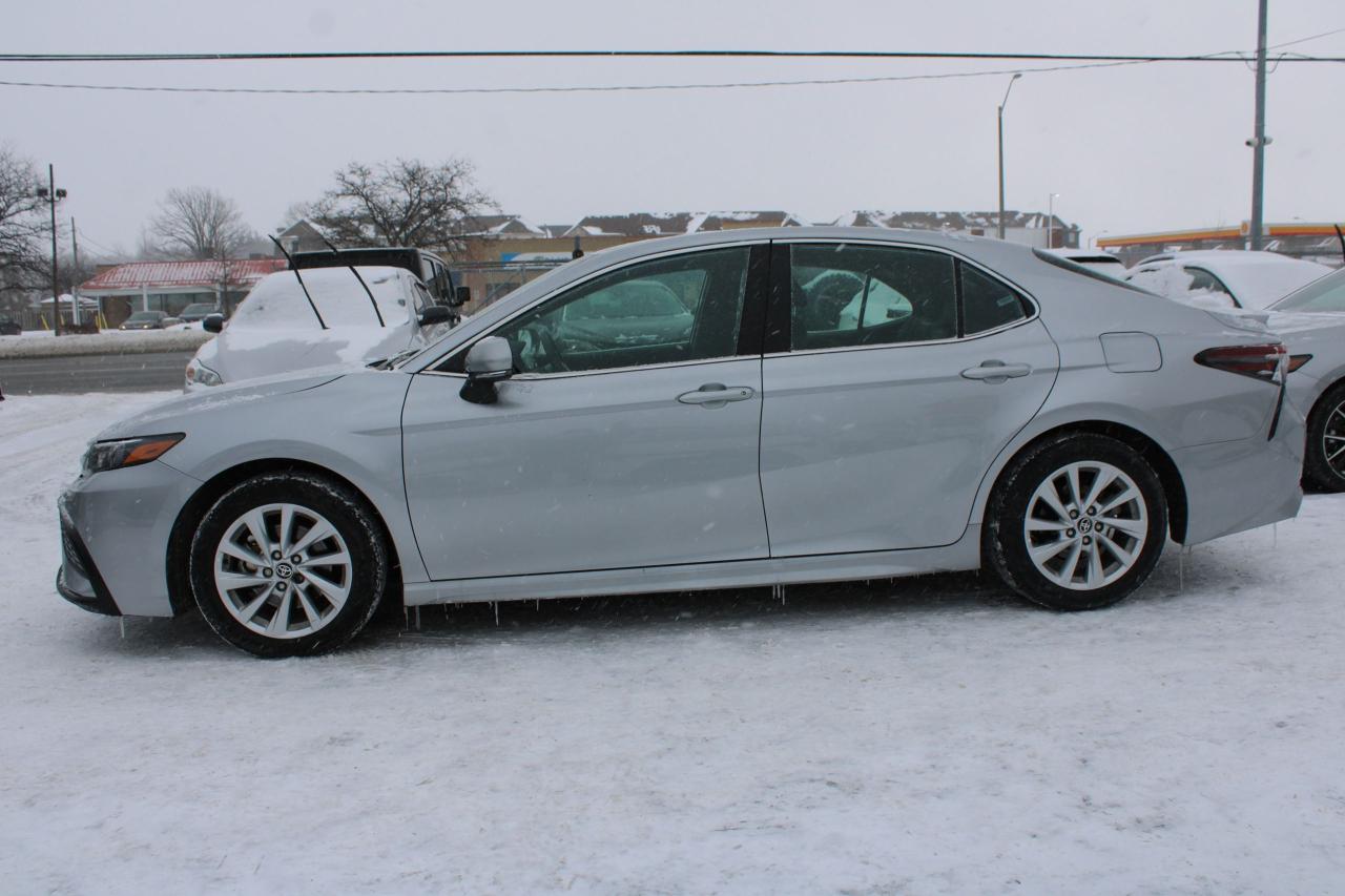 2024 Toyota Camry SE Photo