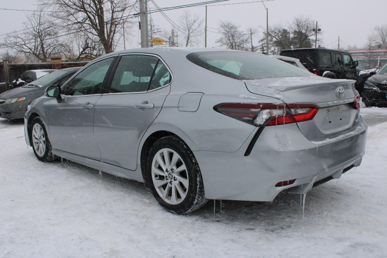 2024 Toyota Camry SE Photo