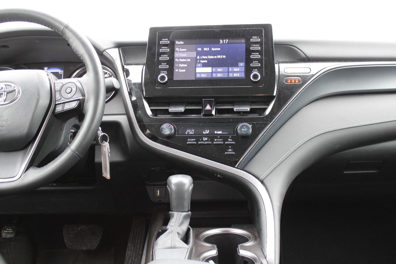 2024 Toyota Camry SE Photo