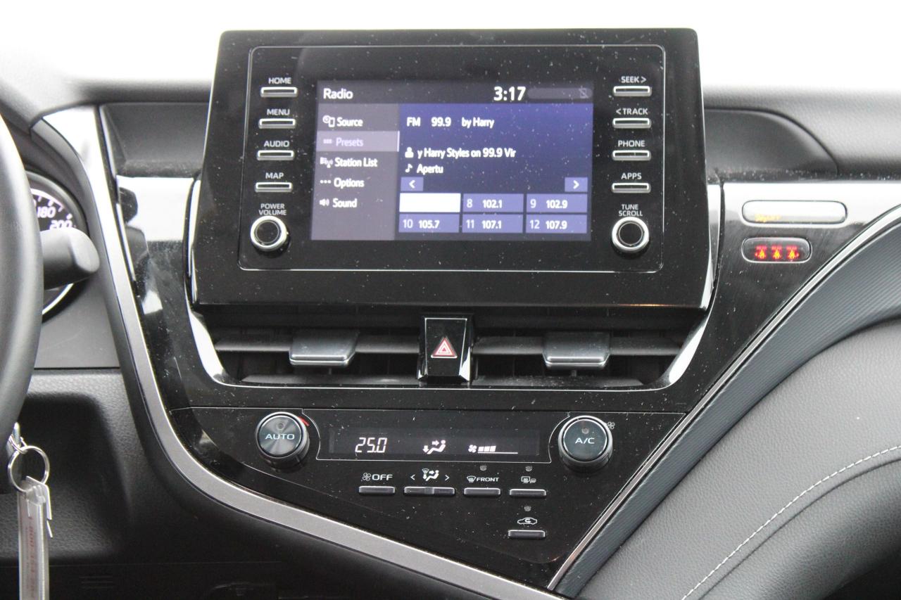 2024 Toyota Camry SE Photo